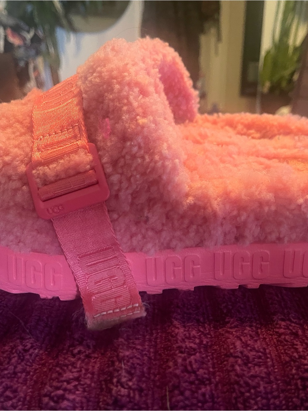 UGG Fluffita Slide in Pink Bubblegum
Cross posted
